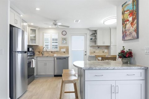 Condo in Sarasota, Florida, 2 bedrooms  № 2234570 - photo 10