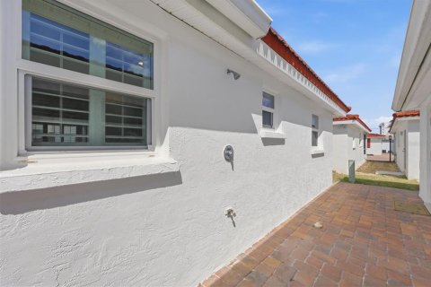 Condo in Sarasota, Florida, 2 bedrooms  № 2234570 - photo 28