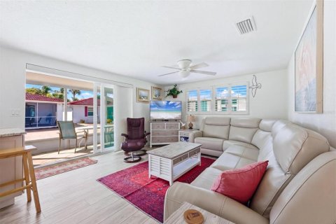Condo in Sarasota, Florida, 2 bedrooms  № 2234570 - photo 14