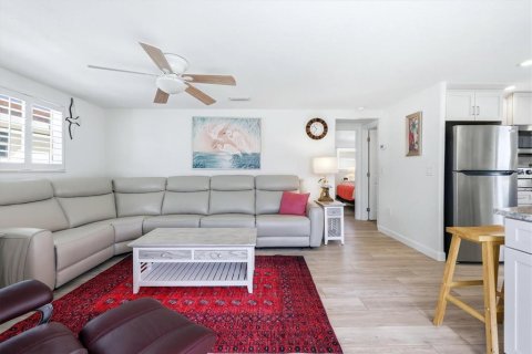 Condo in Sarasota, Florida, 2 bedrooms  № 2234570 - photo 16