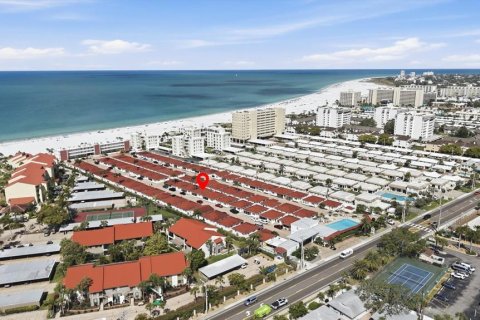 Condo in Sarasota, Florida, 2 bedrooms  № 2234570 - photo 3