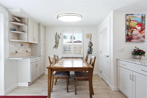 Condo in Sarasota, Florida, 2 bedrooms  № 2234570 - photo 13