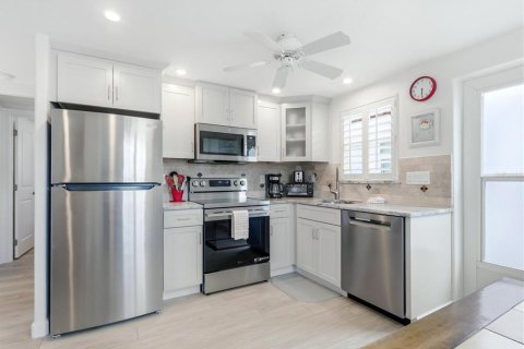 Condo in Sarasota, Florida, 2 bedrooms  № 2234570 - photo 9