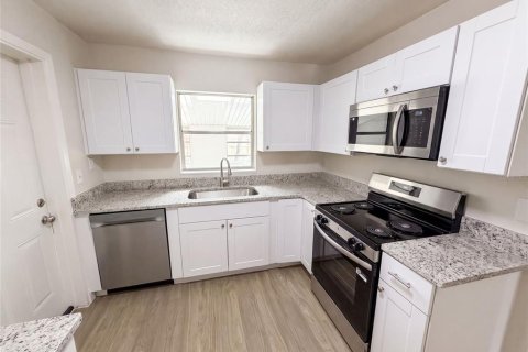Villa ou maison à vendre à Orlando, Floride: 2 chambres, 138.98 m2 № 2224997 - photo 2