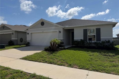 Villa ou maison à louer à Winter Haven, Floride: 4 chambres, 186.18 m2 № 2386524 - photo 3