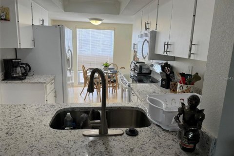 Condo in Sarasota, Florida, 2 bedrooms  № 1840511 - photo 9