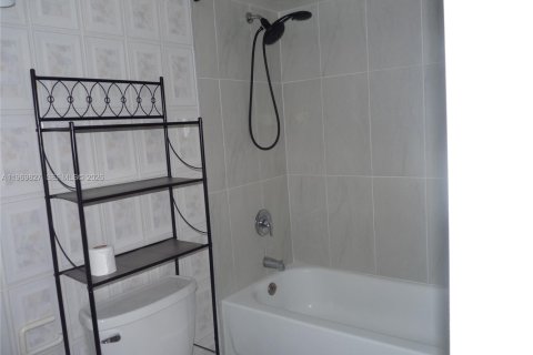 Condominio en venta en Miami, Florida, 2 dormitorios, 84.17 m2 № 2030643 - foto 11