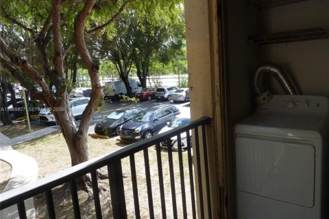 Condominio en venta en Miami, Florida, 2 dormitorios, 84.17 m2 № 2030643 - foto 15