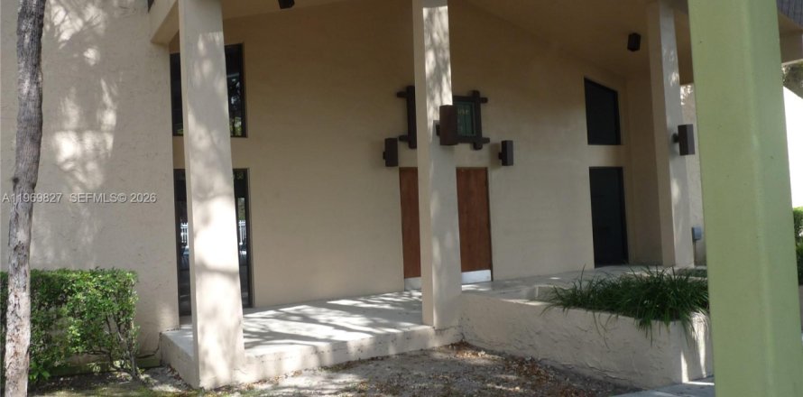 Condominio en Miami, Florida, 2 dormitorios  № 2030643