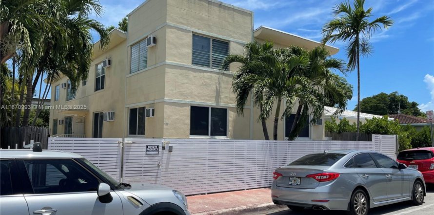 Квартира в Майами-Бич, Флорида 3 спальни, 102.19м2 № 1924239