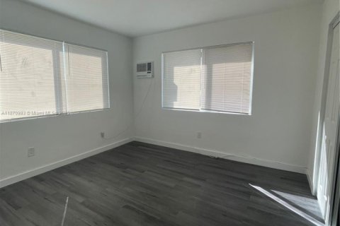 Снять в аренду квартиру в Майами-Бич, Флорида 3 спальни, 102.19м2, № 1924239 - фото 5