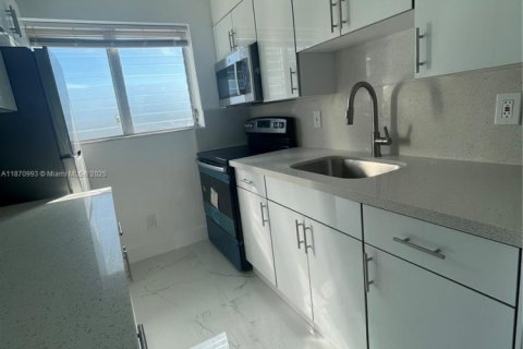 Снять в аренду квартиру в Майами-Бич, Флорида 3 спальни, 102.19м2, № 1924239 - фото 3