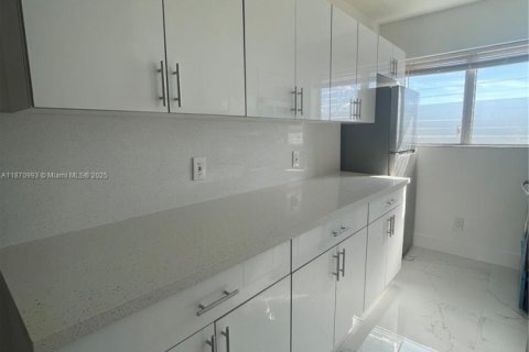 Снять в аренду квартиру в Майами-Бич, Флорида 3 спальни, 102.19м2, № 1924239 - фото 4