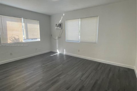 Снять в аренду квартиру в Майами-Бич, Флорида 3 спальни, 102.19м2, № 1924239 - фото 8