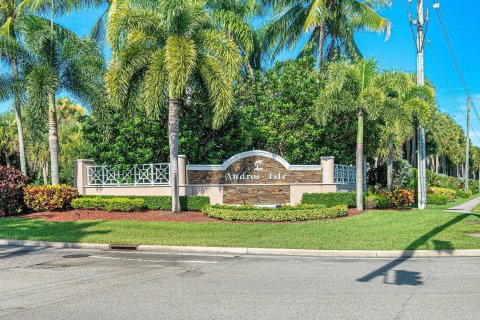 House in West Palm Beach, Florida 3 bedrooms, 139.17 sq.m. № 1217603 - photo 1
