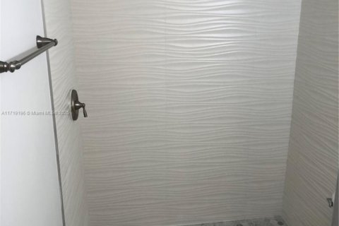 Condominio en venta en Miami, Florida, 2 dormitorios, 82.96 m2 № 1934229 - foto 6