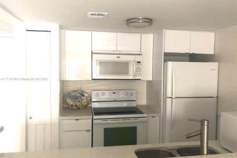 Condominio en venta en Miami, Florida, 2 dormitorios, 82.96 m2 № 1934229 - foto 1
