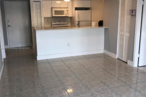 Condominio en venta en Miami, Florida, 2 dormitorios, 82.96 m2 № 1934229 - foto 3