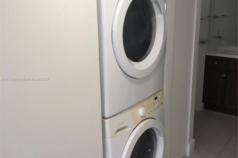 Condominio en venta en Miami, Florida, 2 dormitorios, 82.96 m2 № 1934229 - foto 5