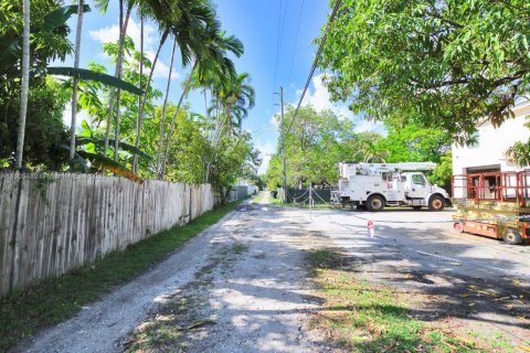 Commercial property in Miami Springs, Florida № 2081956 - photo 26