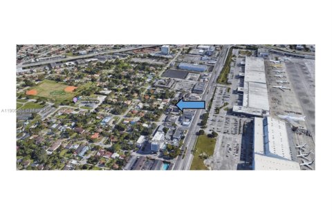 Commercial property in Miami Springs, Florida № 2081956