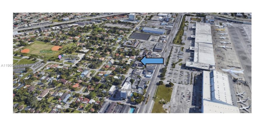 Commercial property in Miami Springs, Florida № 2081956