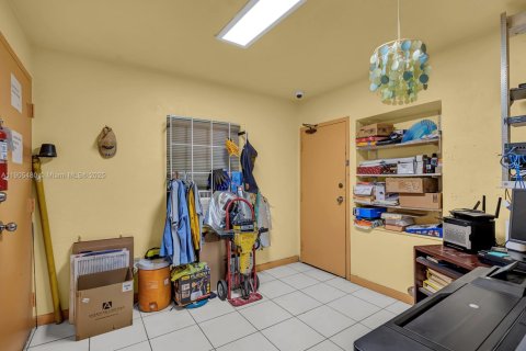 Commercial property in Miami Springs, Florida № 2081956 - photo 21