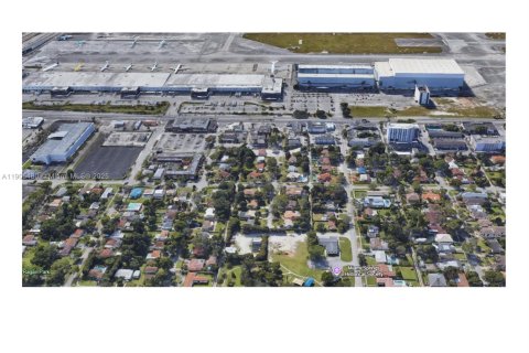 Commercial property in Miami Springs, Florida № 2081956 - photo 8