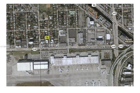 Commercial property in Miami Springs, Florida № 2081956 - photo 27