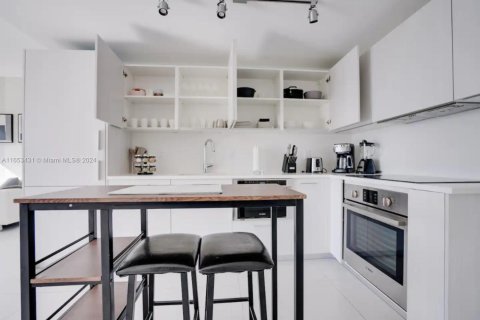 Copropriété à louer à Miami, Floride: 2 chambres, 87.7 m2 № 1977901 - photo 10