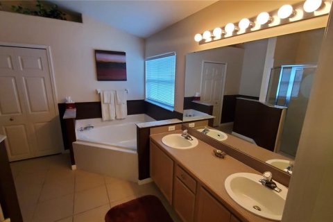 Casa en venta en Kissimmee, Florida, 5 dormitorios, 173.17 m2 № 1908700 - foto 10