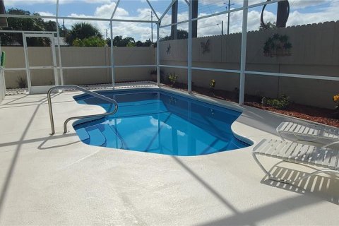 Casa en venta en Kissimmee, Florida, 5 dormitorios, 173.17 m2 № 1908700 - foto 2