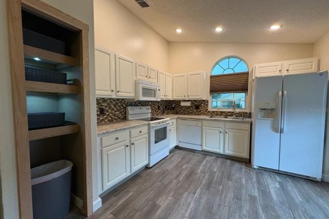 Casa en venta en Kissimmee, Florida, 5 dormitorios, 173.17 m2 № 1908700 - foto 8