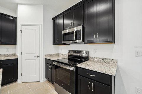 House in Eagle Lake, Florida 4 bedrooms, 185.9 sq.m. № 1916983 - photo 8