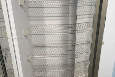 Condo in Pembroke Pines, Florida, 2 bedrooms № 1974999 - photo 18