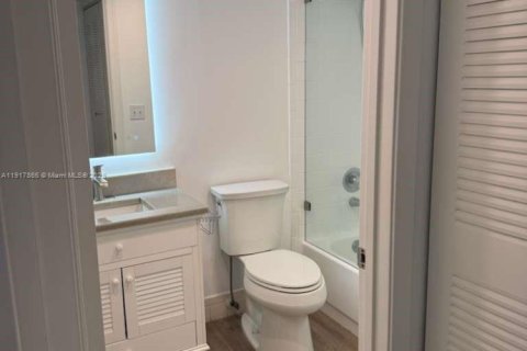 Condo in Pembroke Pines, Florida, 2 bedrooms № 1974999 - photo 8