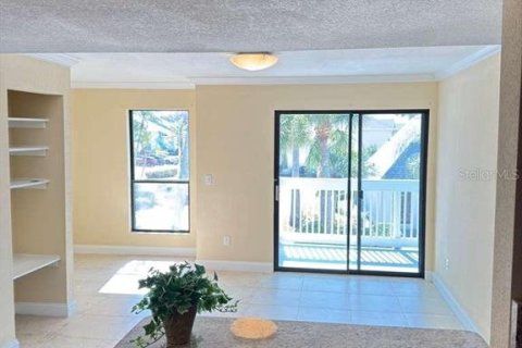 Condominio en venta en Palm Harbor, Florida, 2 dormitorios, 83.43 m2 № 2198319 - foto 4