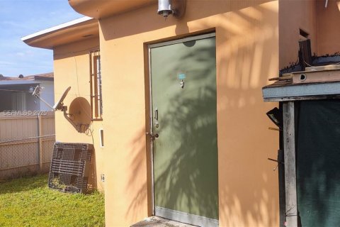 Propiedad comercial en venta en Miami, Florida, 118.08 m2 № 1987692 - foto 11