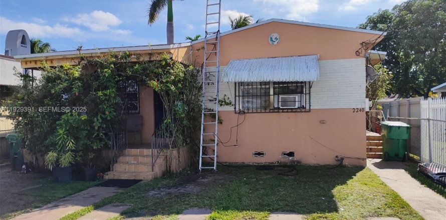 Propiedad comercial en Miami, Florida 118.08 m2 № 1987692