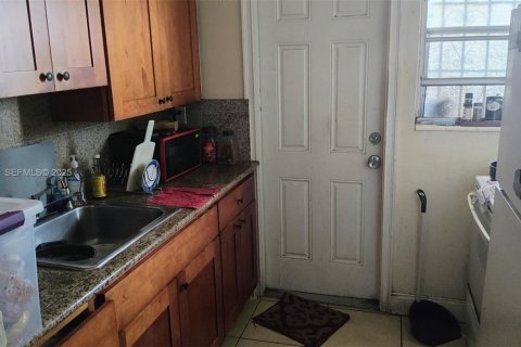 Propiedad comercial en venta en Miami, Florida, 118.08 m2 № 1987692 - foto 3