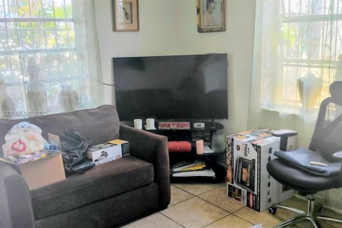 Propiedad comercial en venta en Miami, Florida, 118.08 m2 № 1987692 - foto 2