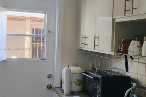 Propiedad comercial en venta en Miami, Florida, 118.08 m2 № 1987692 - foto 7