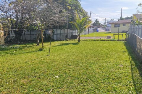 Propiedad comercial en venta en Miami, Florida, 118.08 m2 № 1987692 - foto 10