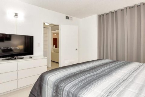Condominio en venta en Hollywood, Florida, 1 dormitorio, 73.3 m2 № 1864370 - foto 8