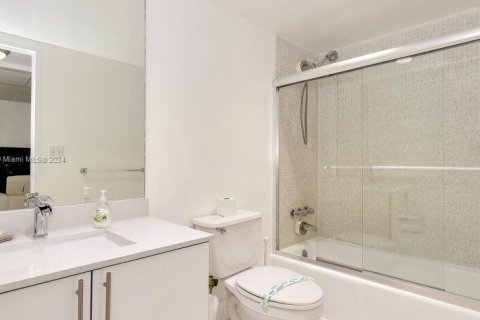 Condominio en venta en Hollywood, Florida, 1 dormitorio, 73.3 m2 № 1864370 - foto 7
