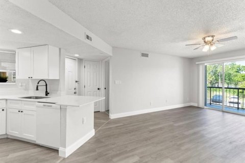 Apartamento en alquiler en Orlando, Florida, 2 dormitorios, 80.27 m2 № 1815678 - foto 1
