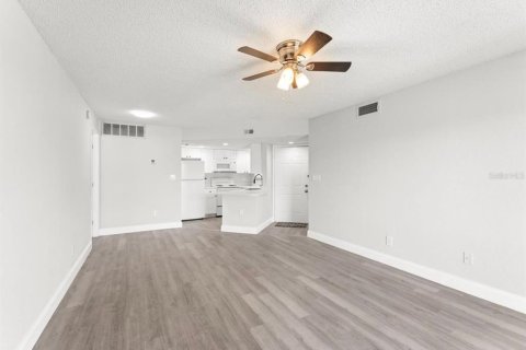 Apartamento en alquiler en Orlando, Florida, 2 dormitorios, 80.27 m2 № 1815678 - foto 3