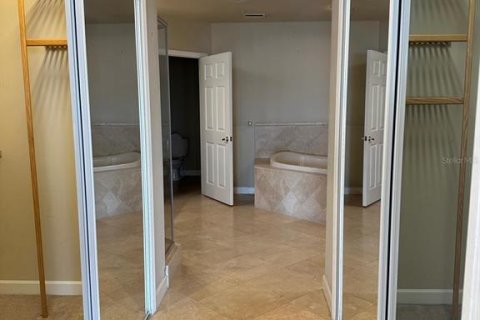 Condominio en venta en Orlando, Florida, 4 dormitorios, 278.71 m2 № 2129675 - foto 22