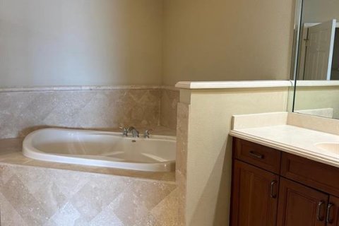 Condominio en venta en Orlando, Florida, 4 dormitorios, 278.71 m2 № 2129675 - foto 20