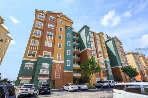 Condominio en venta en Orlando, Florida, 4 dormitorios, 278.71 m2 № 2129675 - foto 2